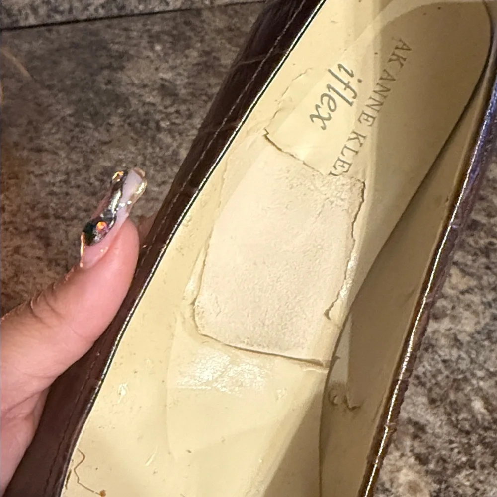 Anne Klein Dark Brown Crocodile Pattern Heels - Picture 7 of 7